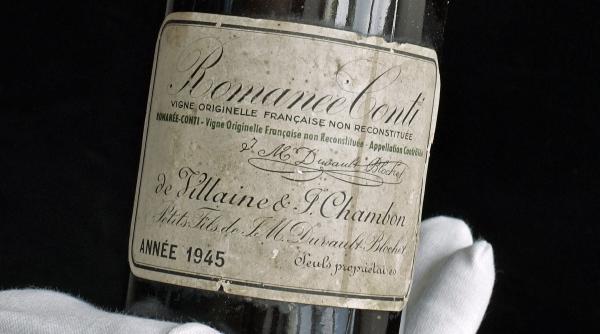 O sticlă de vin roşu din 1945 s-a vândut la licitaţie cu 750.000 de euro
