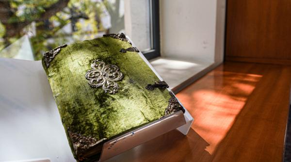 politia a descoperit un manuscris disparut acum un secol la vanzare pe internet in spania ce contine si de ce costa 72 000 de euro