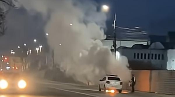 un logan de politie a luat foc in trafic pe o strada din iasi