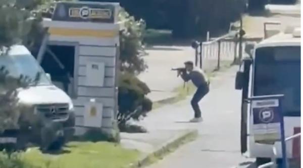 atac terorist langa consulatul isarelului din istanbul doi politisti au fost impuscati un atacator a fost ucis si doi neutralizati