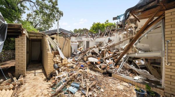 o casa distrusa de o furtuna s a vandut la licitatie cu peste 1 milion de dolari