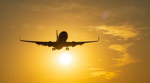un avion venit de la budapesta a ratat aterizarea la targu mures pe cod galben de vant s a aplicat procedura go around