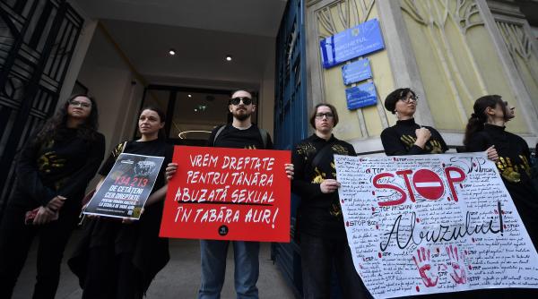 violuri la scoala de vara a aur trei suspecti au fost trimisi in judecata pentru abuzarea fetei de 17 ani sunt judecati in libertate