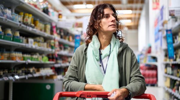 consumul s a prabusit romanii reduc drastic din cheltuieli si aloca cei mai putini bani educatiei doar 26 de lei pe luna