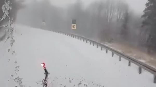 drum national acoperit cu zapada miercuri dimineata in vrancea a fost nevoie de interventia utilajelor de deszapezire