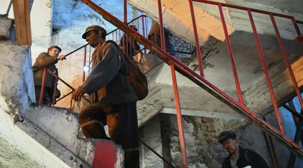 protest in valea jiului minerii nu au mai intrat la munca in schimbul i dupa ce au aflat ca nu vor primi primele de paste