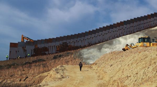 statele unite au distrus cu explozibili un sit arheologic sacru vechi de milenii pentru a construi zidul de frontiera cu mexic