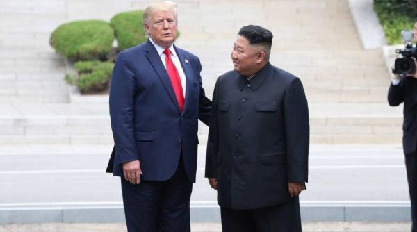 Trump s-ar putea întâlni în toamnă cu Kim Jong Un. În urmă cu două zile spunea că se înțelege "foarte bine" cu liderul nord-coreean