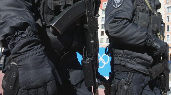 regimul de la kremlin a trimis mascatii sa perchezitioneze redactia ultimului ziar independent din rusia care sunt acuzatiile