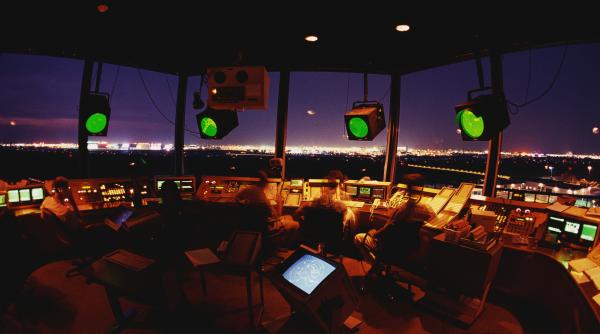 de la call of duty la turnul de control sua recruteaza gameri pentru a acoperi deficitul de controlori aerieni