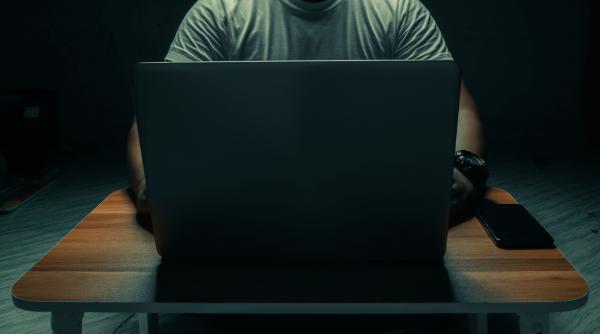 ue a lasat sa expire legea care permitea scanarea pentru abuzuri sexuale asupra copiilor marile companii tech reactioneaza dur