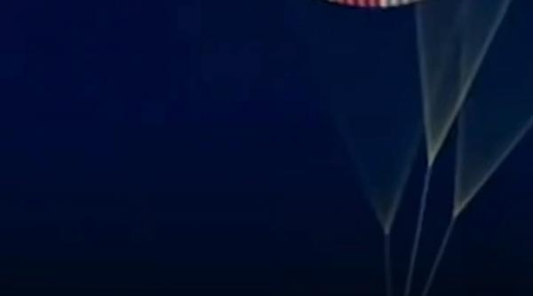 astronautii artemis 2 au revenit pe pamant dupa un zbor de 10 zile pana la luna capsula orion a amerizat cu succes