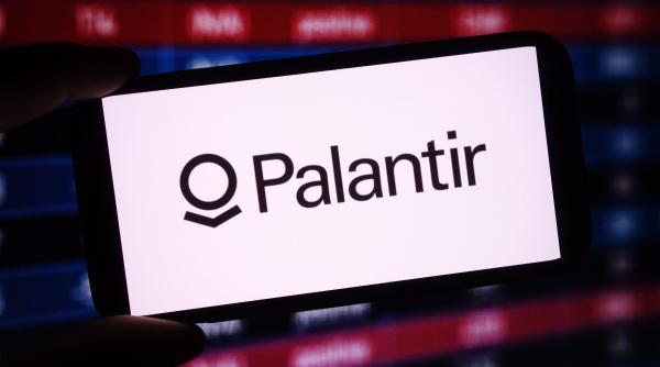 bani europeni curg catre palantir peste 100 de administratori de active si banci cresc investitiile in controversata companie tech