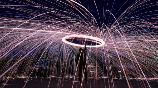 descoperire istorica in fizica cercetatorii observa mici puncte de intuneric care se deplaseaza mai rapid decat viteza luminii