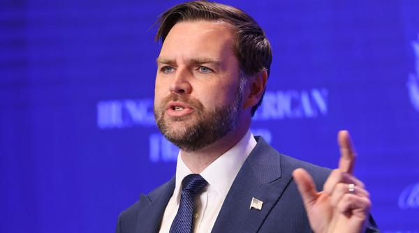 JD Vance îl critică pe Papa Leon, după atacurile lui Donald Trump: "Să stea departe de afacerile americane"