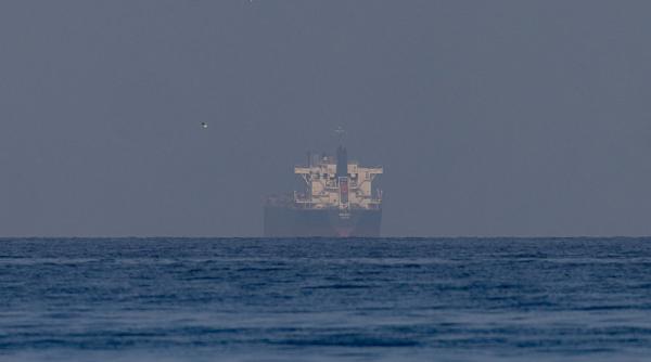 petroliere cu legaturi cu iranul au spart blocada americana cel putin cinci nave au trecut prin stramtoarea ormuz doua din porturi ir