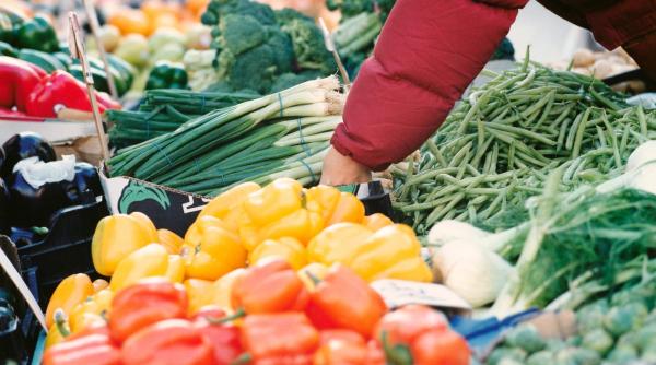 Alertă alimentară: Legumele din piețe conțin pesticide peste limita legală. La ce trebuie să fim atenți atunci când cumpărăm