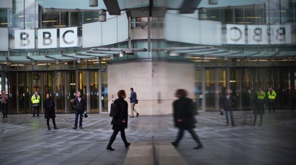 bbc va concedia 2 000 de angajati este cea mai ampla reducere de personal a companiei din ultimii 15 ani