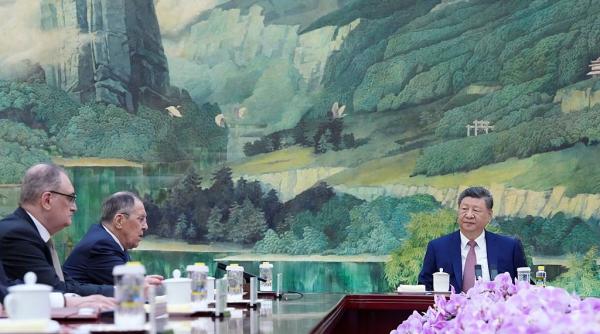  Ce au discutat Lavrov și Xi Jinping la Beijing. Rusia se oferă ”să compenseze” deficitul de energie al Chinei cauzat de război 