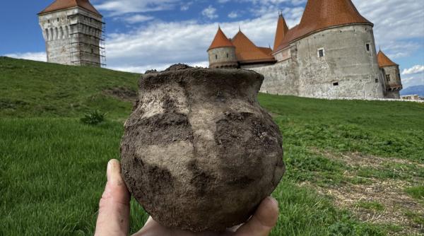 descoperiri uimitoare la castelul corvinilor obiecte valoroase cu o vechime de peste 2 500 de ani