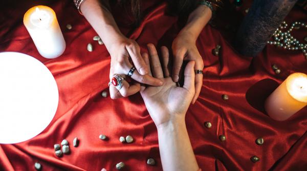 vrajitoarele numerologii si chiromantii isi pot face in continuare reclama in rusia a decis duma de stat