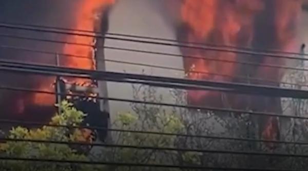 bloc cuprins de flacari la craiova interventie de urgenta locatarii s au autoevacuat