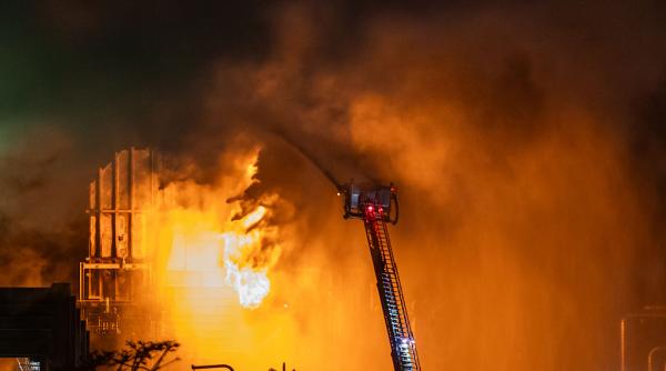 incendiu puternic la una dintre cele doua rafinarii ale australiei care asigura 10 din combustibilul tarii