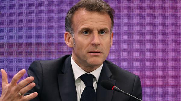 macron le cere adolescentilor sa petreaca o zi pe luna fara telefoane si sa citeasca mai mult sa avem o zi offline