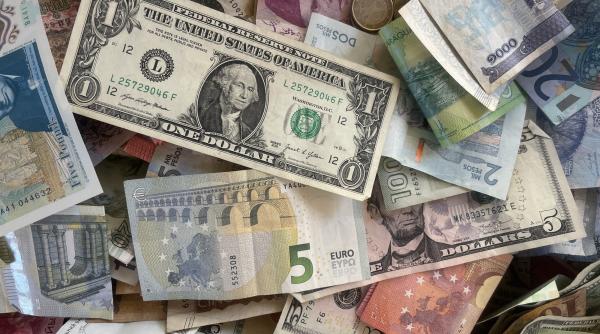 topul celor 10 monede ale anului 2026 include forintul maghiar de ce castiga teren in fata dolarului american