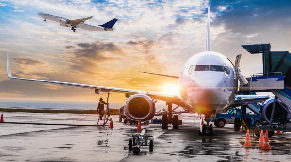 Stocurile de combustibil pentru avioane sunt în scădere. Ce înseamnă asta pentru companiile aeriene și pasageri