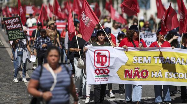 zeci de mii de portughezi au protestat la lisabona fata de reformele muncii planuite de guvern ameninta viitorul copiilor nostri