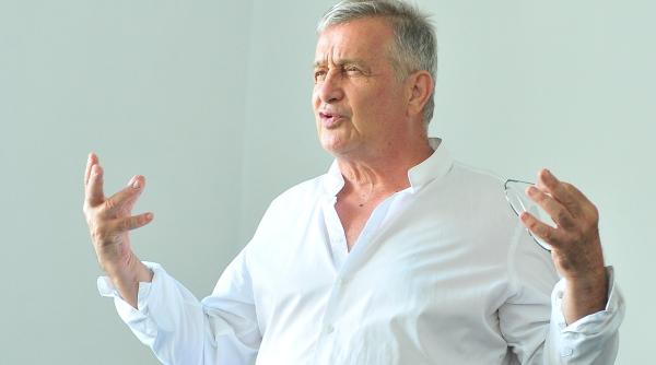 o casa din dolj a lui mircea dinescu a fost incendiata prejudiciu de circa 100 000 de euro politistii au deschis o ancheta