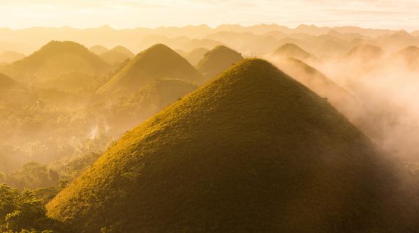 weekend locul unde pamantul arata ca o ciocolata uriasa si ascunde o specie rara de primate povestea insulei bohol