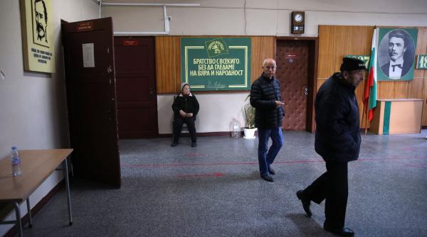 alegerile din bulgaria au inceput cu haos sefii de sectii au absentat sunt incidente tehnice rumen radev comparat cu viktor orban
