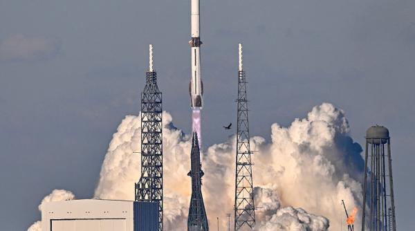 compania spatiala blue origin lanseaza pentru prima data o racheta echipata cu un motor reutilizabil