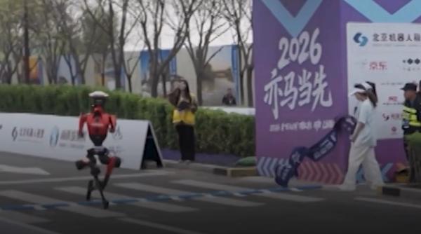 un robot umanoid a castigat un semimaraton la beijing depasind recordul uman detinut anterior de jacob kiplimo