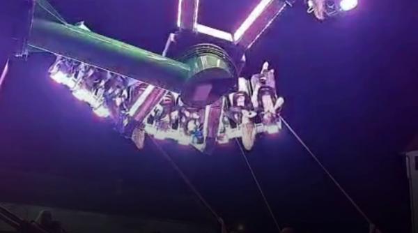 clipe de groaza la zilele orasului caransebes 14 tineri au ramas blocati intr un carusel cu capul in jos 10 au ajuns la spital