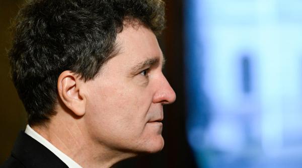 cum va rezolva matematicianul nicusor dan ecuatia imposibila bolojan psd problema celor trei corpuri varianta romaneasca