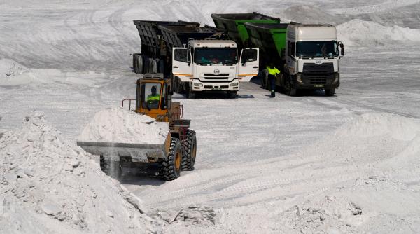 in ciuda unei rupturi diplomatice sua investesc intr un proiect experimental de extragere a pamanturilor rare in africa de sud