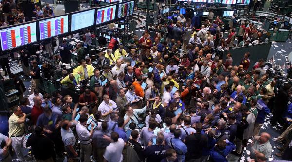 momentele cheie in care unii au castigat milioane pariind pe deciziile lui trump cu doar cateva minute ca el sa le anunte