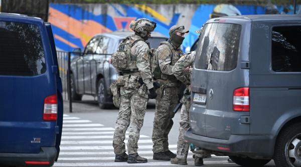 seful politiei din ucraina a demisionat dupa atacul armat din kiev doi politisti ar fi fugit de la magazinul unde au murit sase oameni