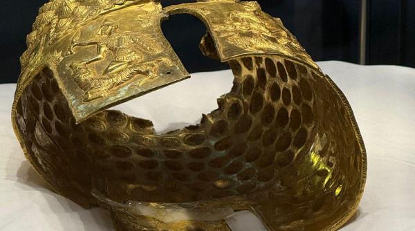 coiful dacic recuperat din olanda e spart directorul muzeului de istorie spune ca va fi restaurat