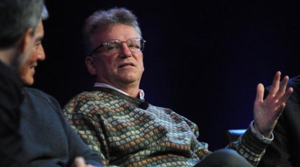 el este singurul angajat apple care lucreaza in companie de la infiintare acum 50 de ani steve jobs l a angajat cand avea doar 14 ani