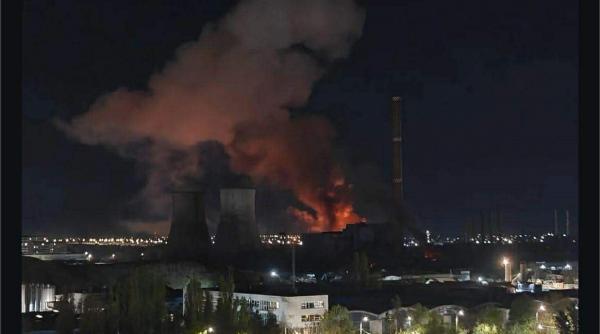 Explozie uriașă la CET Vest din București. Flăcări la două transformatoare electrice