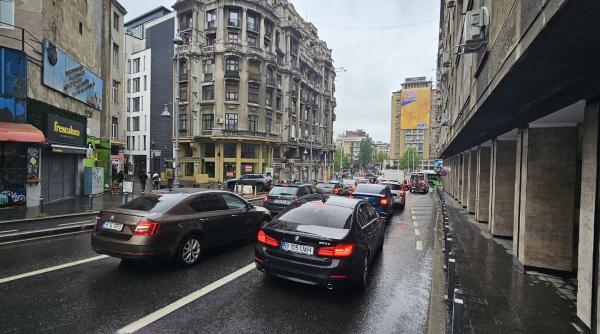 nu functioneaza semafoarele in zece intersectii din bucuresti cauza e o fluctuatie de tensiune in reteaua electrica