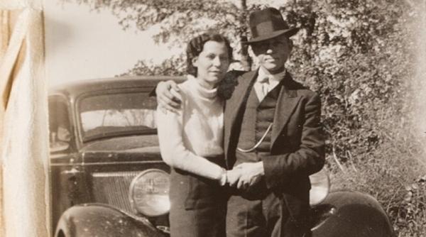 Poezii inedite și suveniruri secrete ale legendarului cuplu de infractori Bonnie și Clyde vor fi scoase la licitație