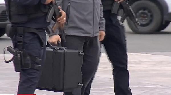 primele imagini cu tezaurul dacic adus din olanda sub paza masuri de securitate pe aeroportul otopeni