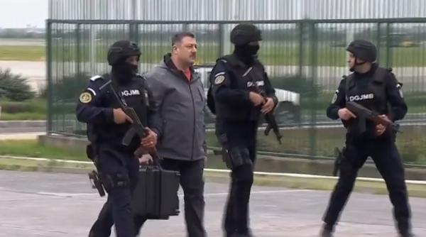 primele imagini cu tezaurul dacic adus din olanda sub paza masuri de securitate pe aeroportul otopeni