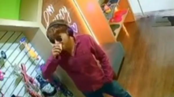 un barbat a folosit o masca cu care s a deghizat pentru a rapi cainele fostei iubite ca sa o santajeze