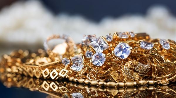 bijuterii de 250 000 e disparute din custodia diicot proprietara spune ca cineva i a falsificat semnatura si le a ridicat in locul ei